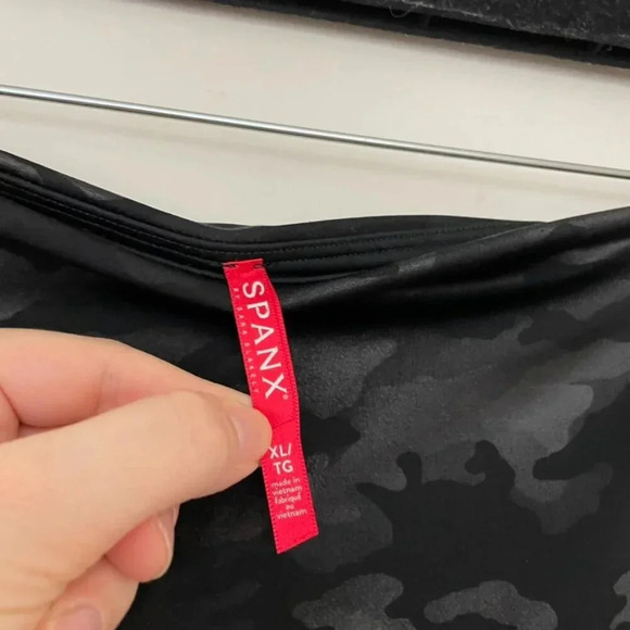 Spanx Black Camo Faux Leather Shaping Leggings Size XL - Picture 3 of 8